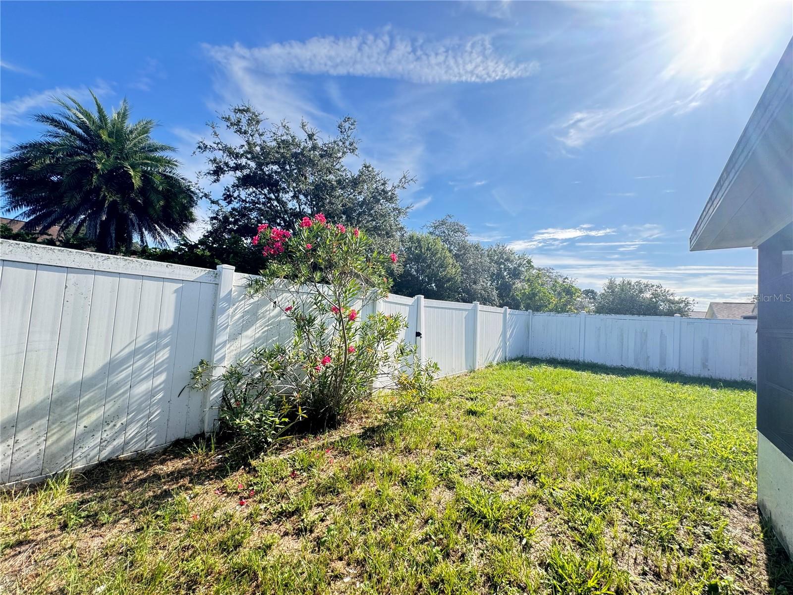 1045 SUGARBERRY TRL