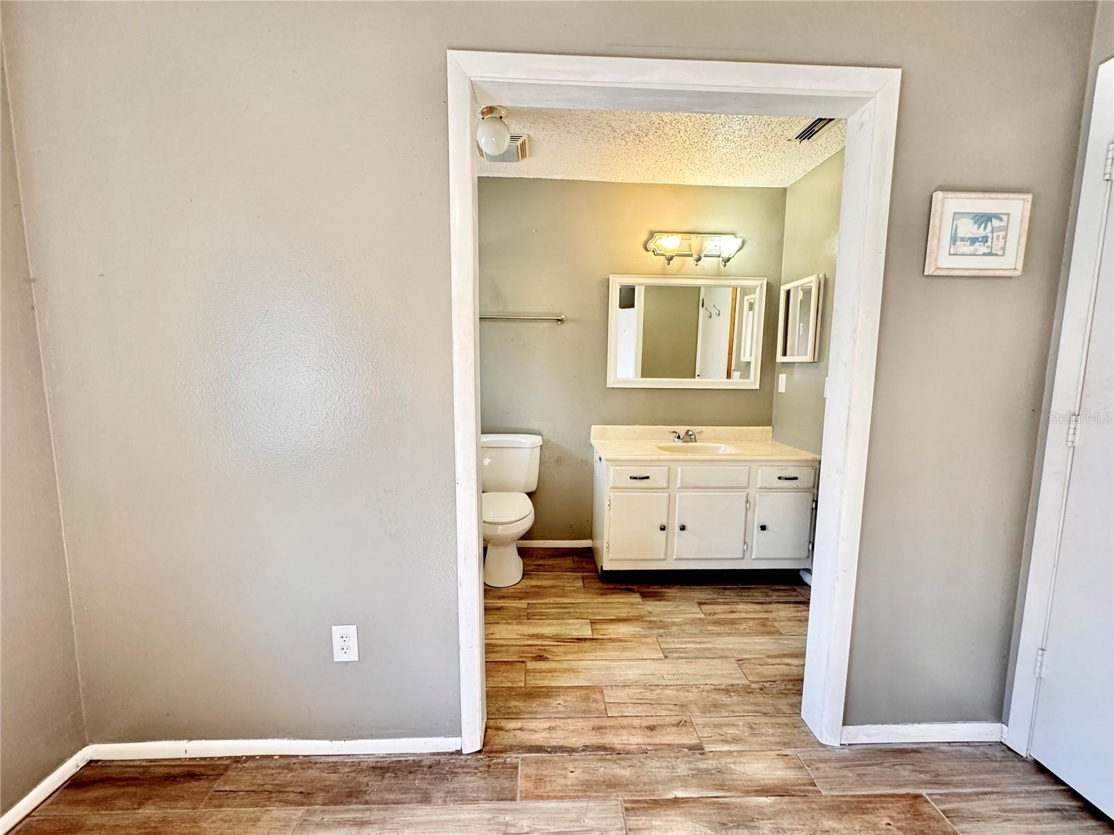 1045 SUGARBERRY TRL