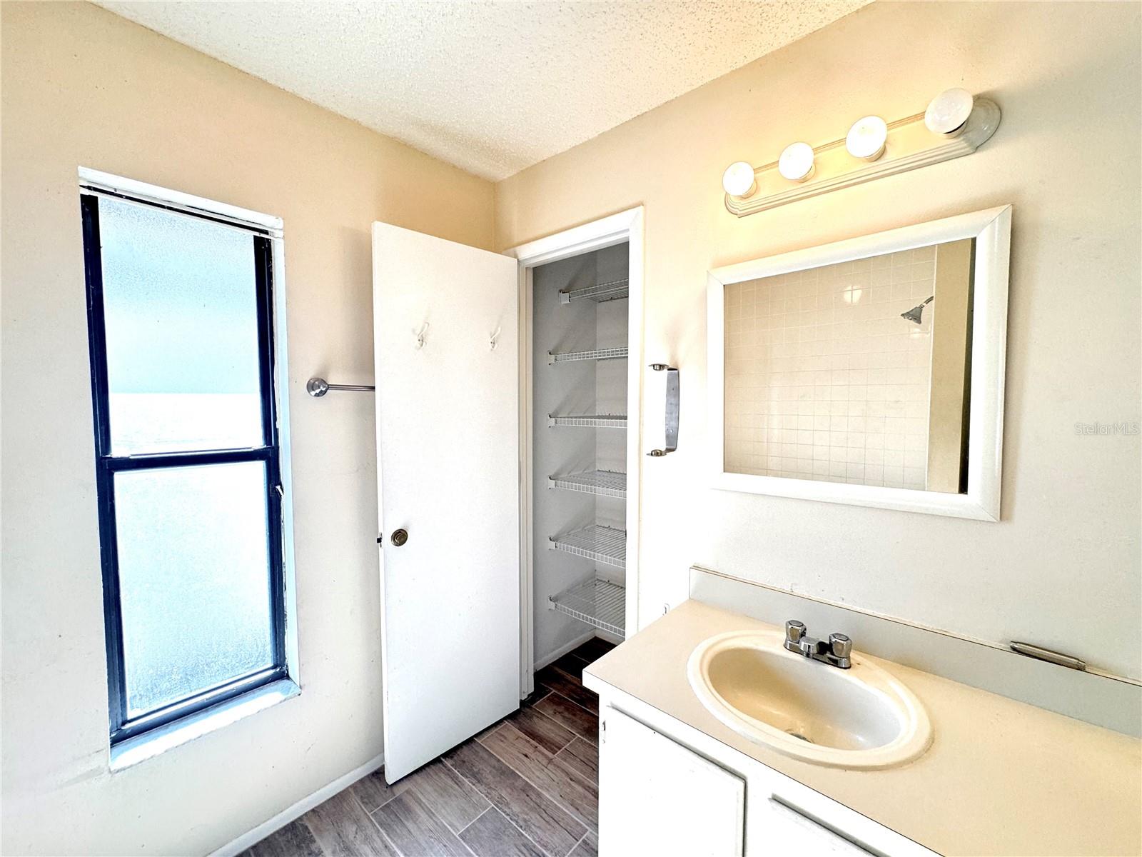 1045 SUGARBERRY TRL
