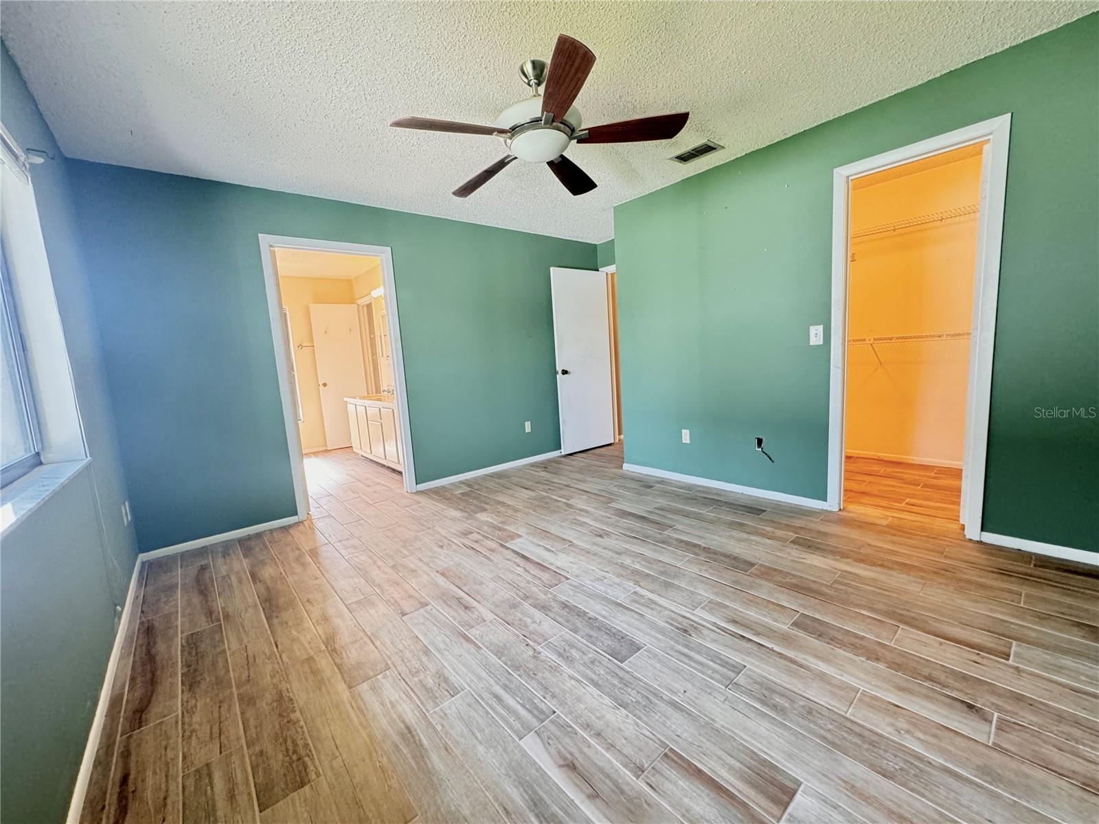 1045 SUGARBERRY TRL