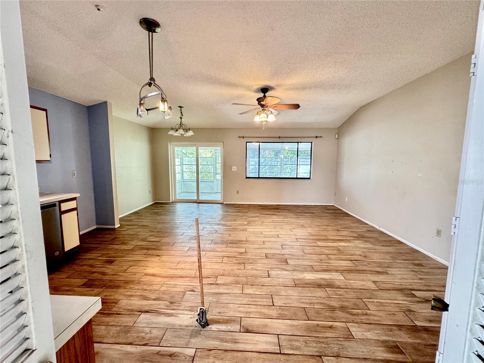 1045 SUGARBERRY TRL