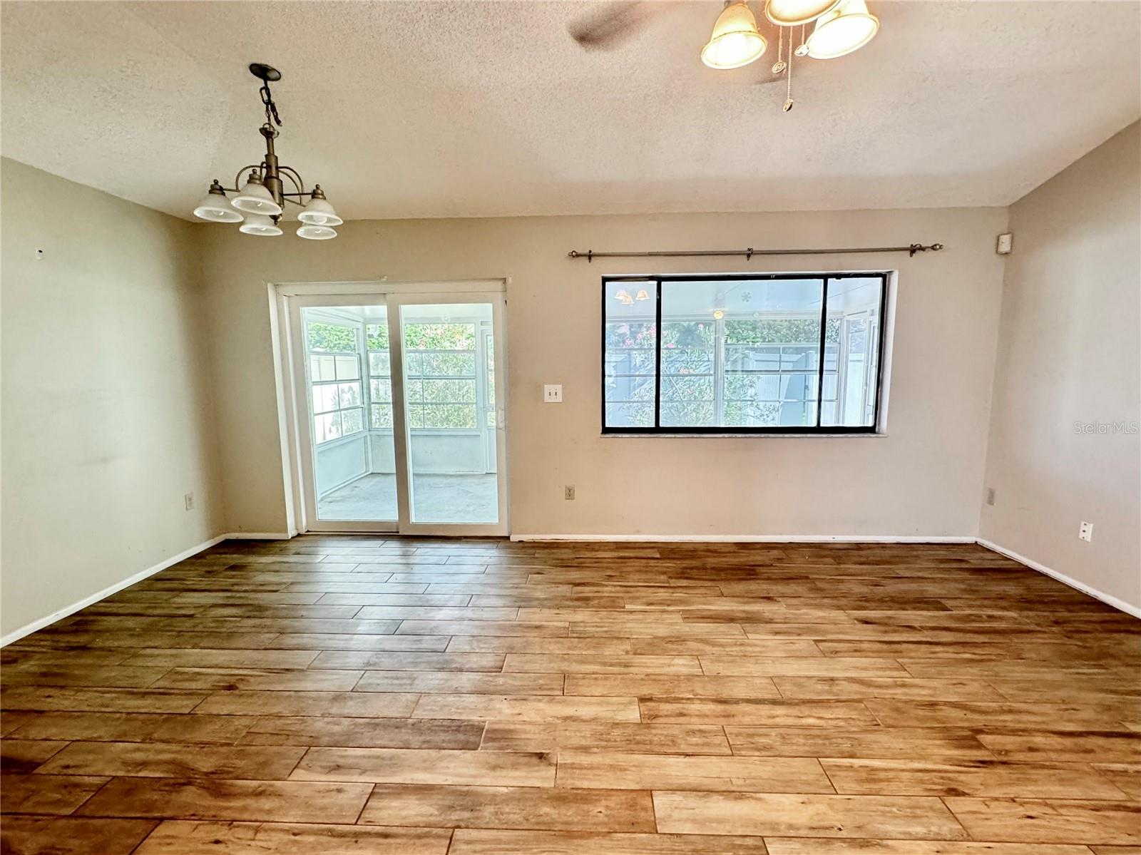 1045 SUGARBERRY TRL