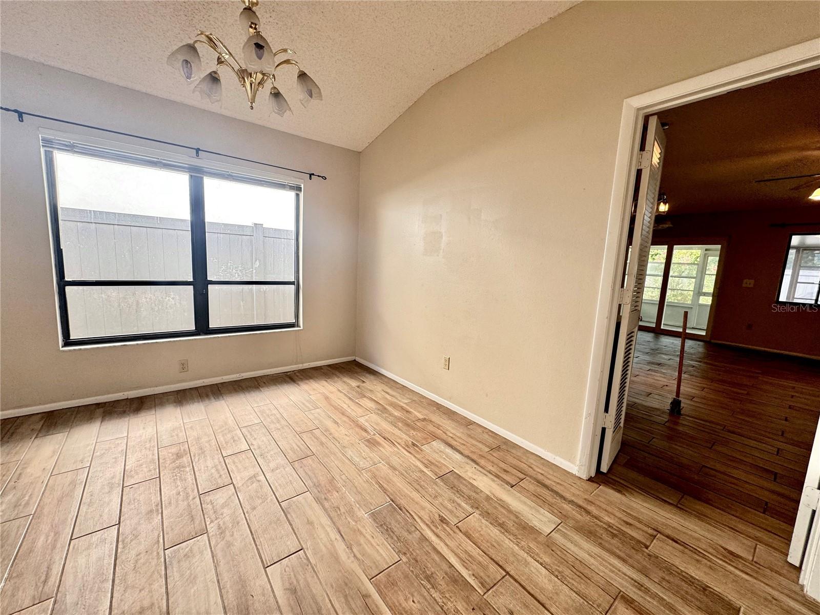 1045 SUGARBERRY TRL