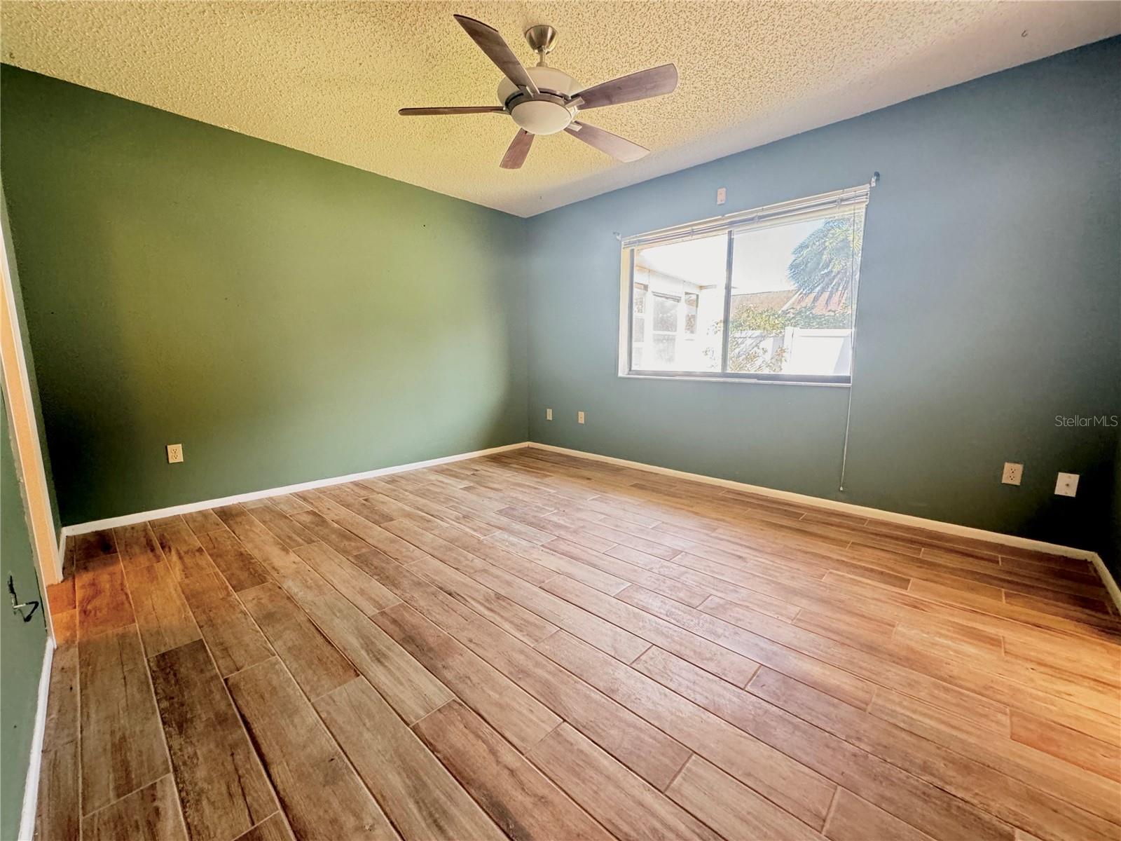 1045 SUGARBERRY TRL