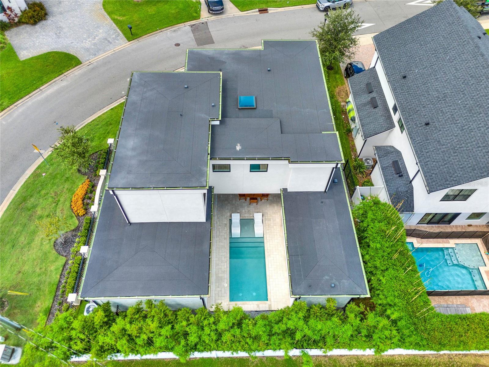 501 COUNTRY CLUB DR