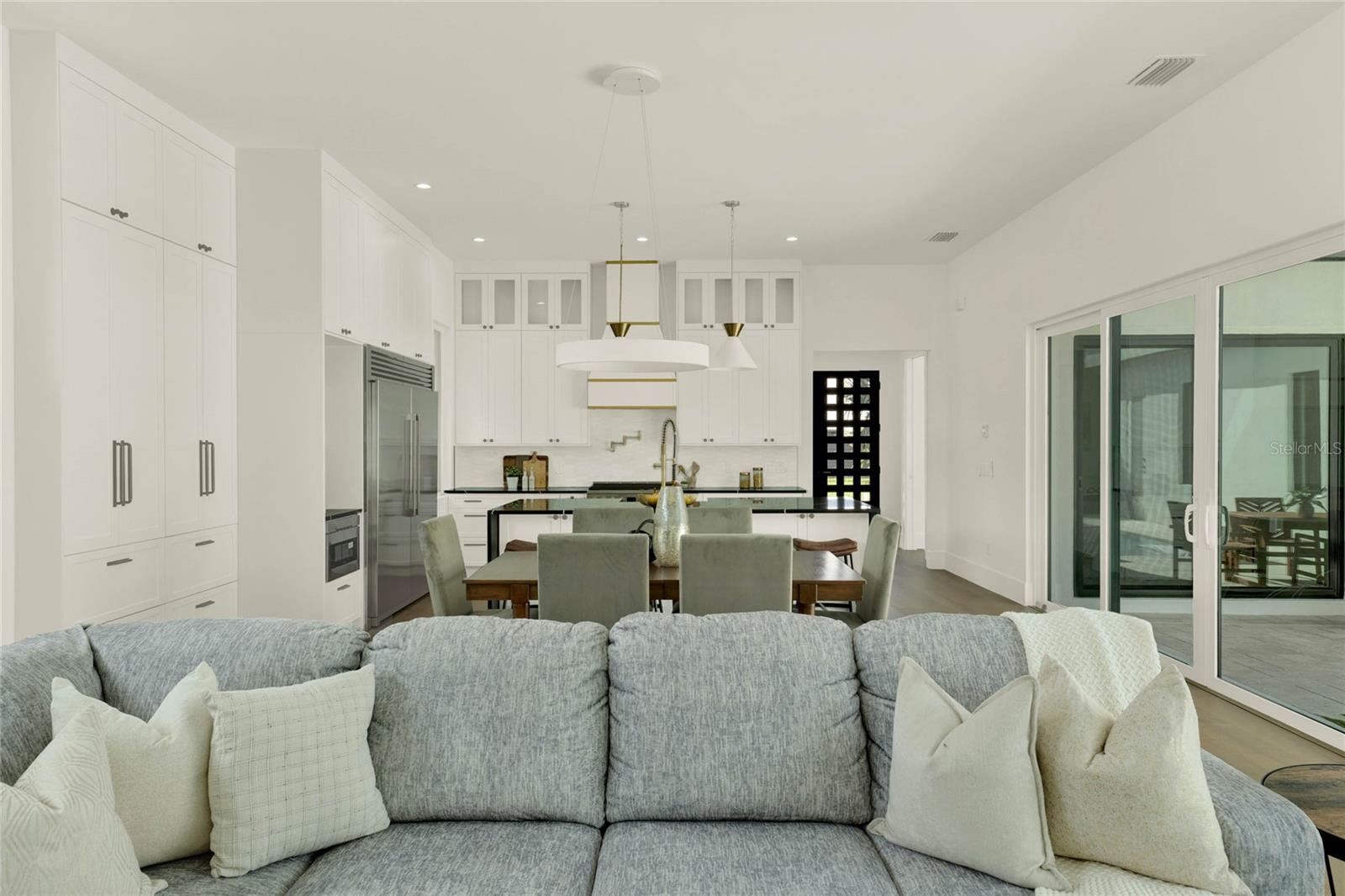 501 COUNTRY CLUB DR