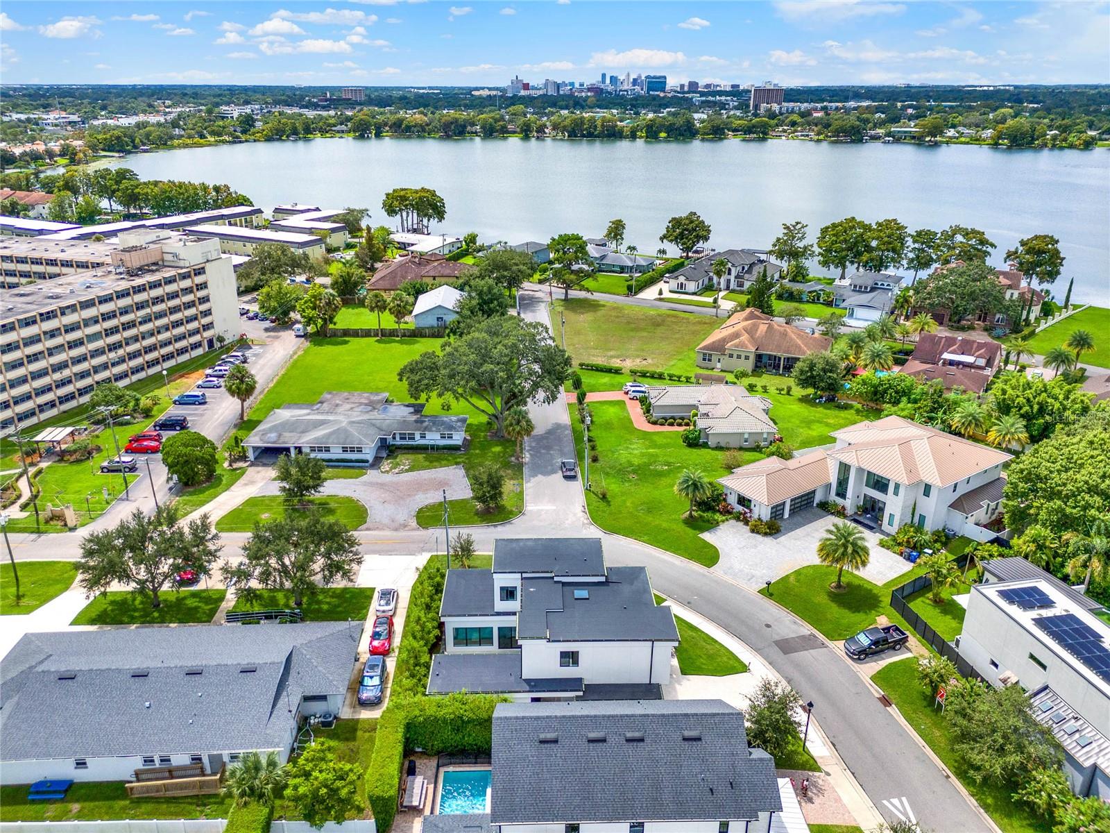 501 COUNTRY CLUB DR