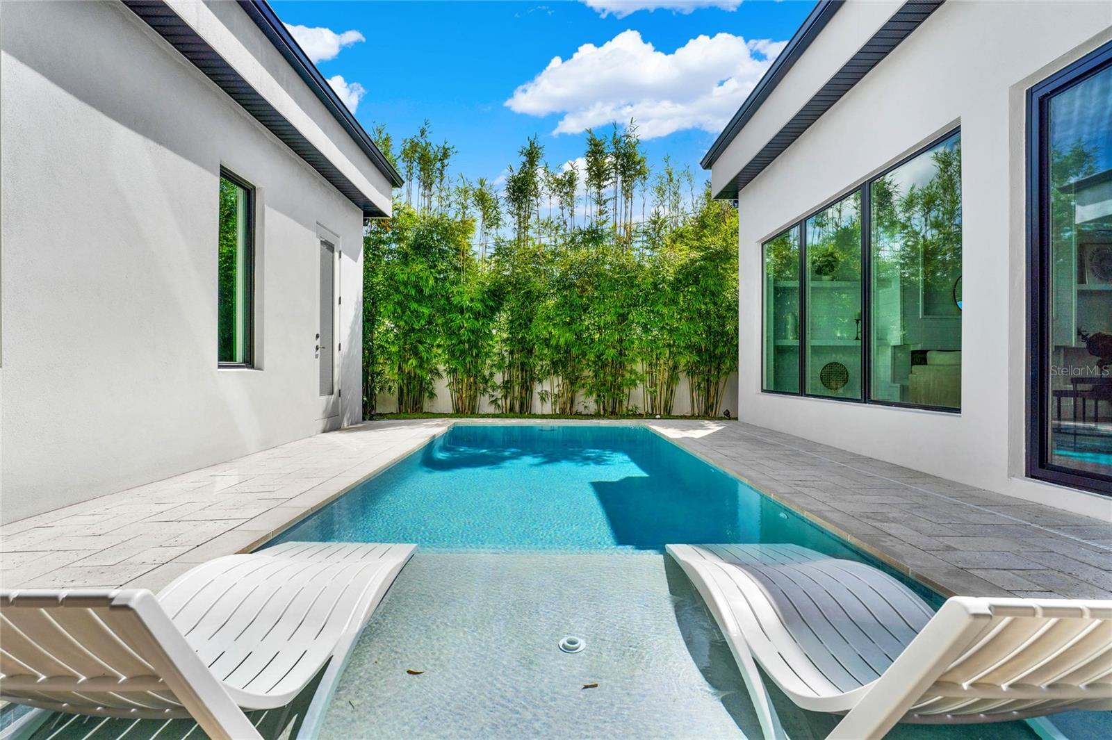 501 COUNTRY CLUB DR