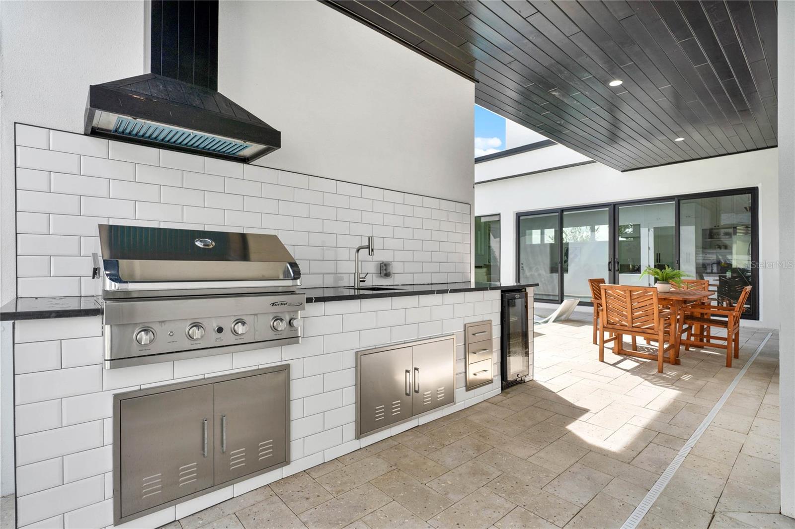 501 COUNTRY CLUB DR