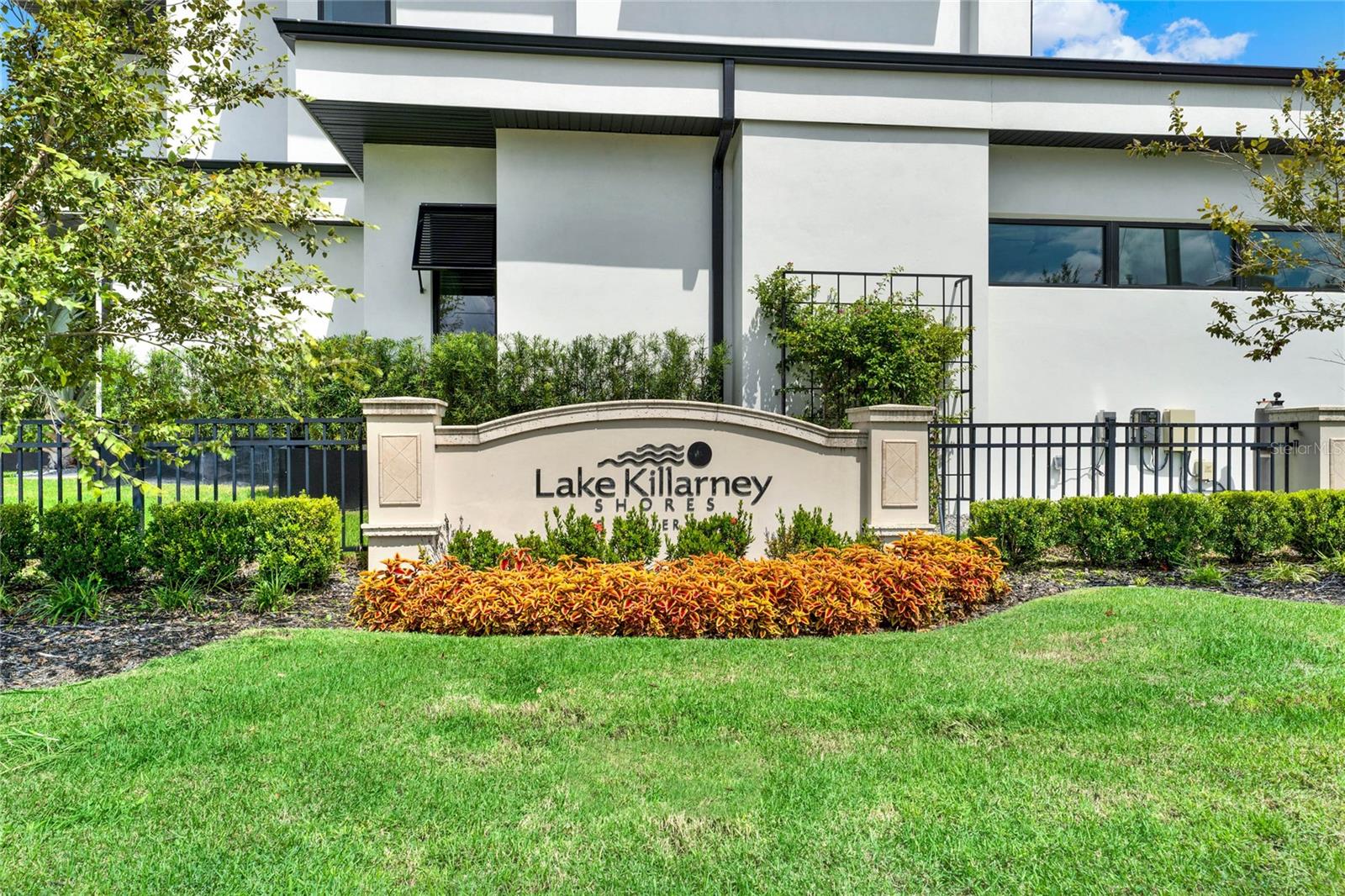 501 COUNTRY CLUB DR