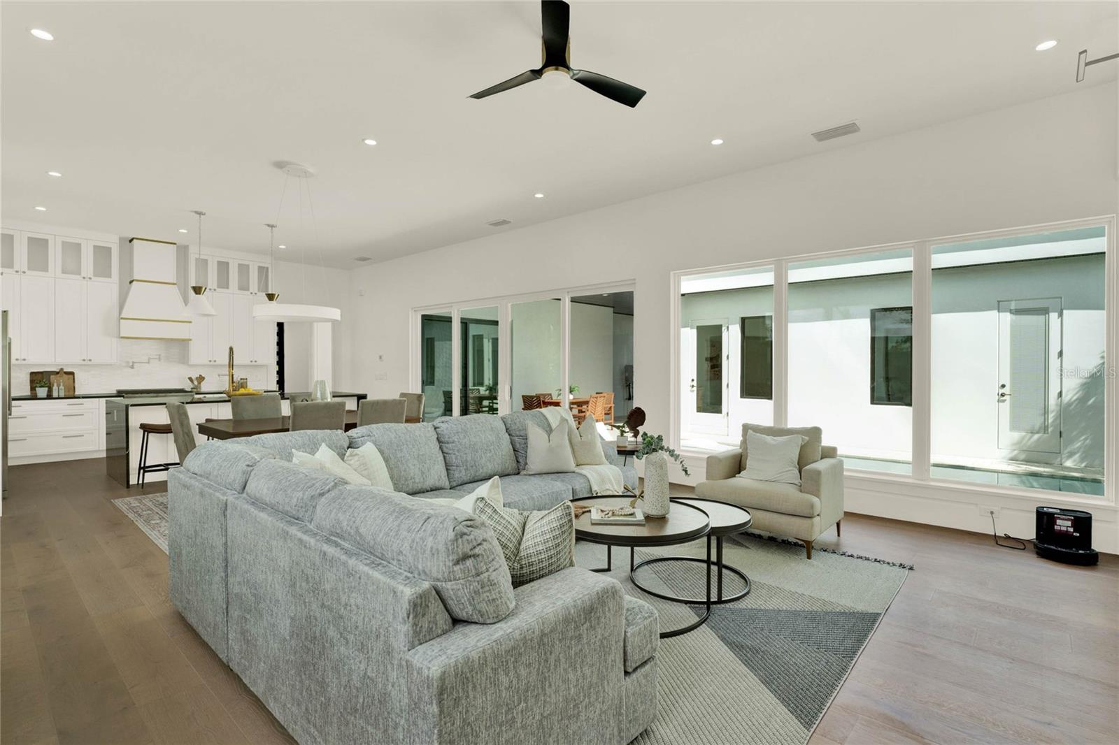 501 COUNTRY CLUB DR
