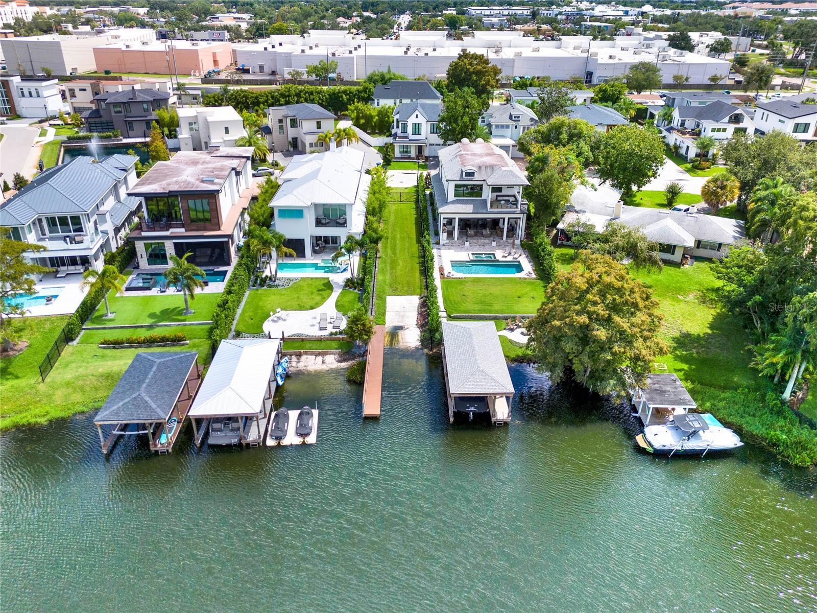501 COUNTRY CLUB DR