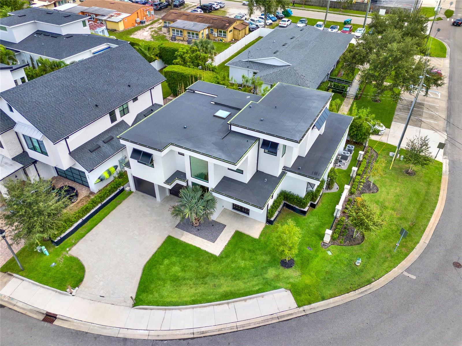 501 COUNTRY CLUB DR