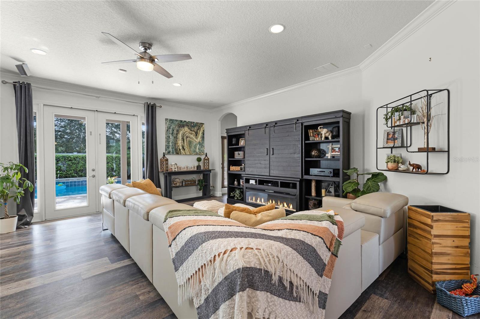 619 RICHARD L MARK DR