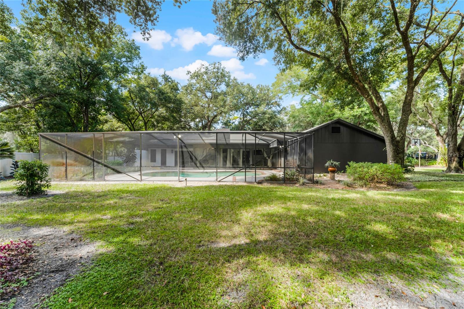 111 W GREENTREE LN