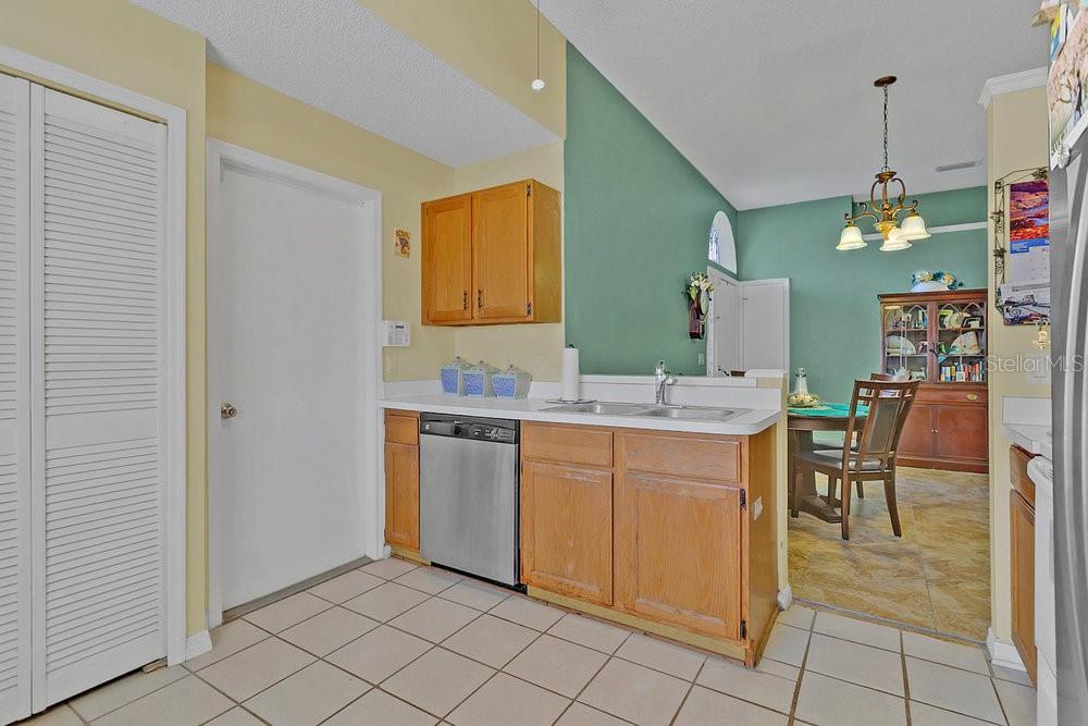 1077 COUNTRY COVE CT