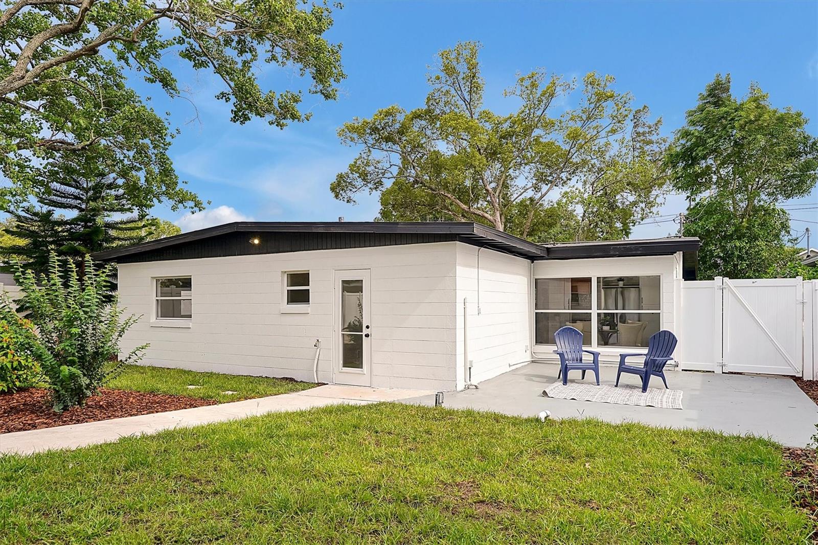 1711 WHITE AVE