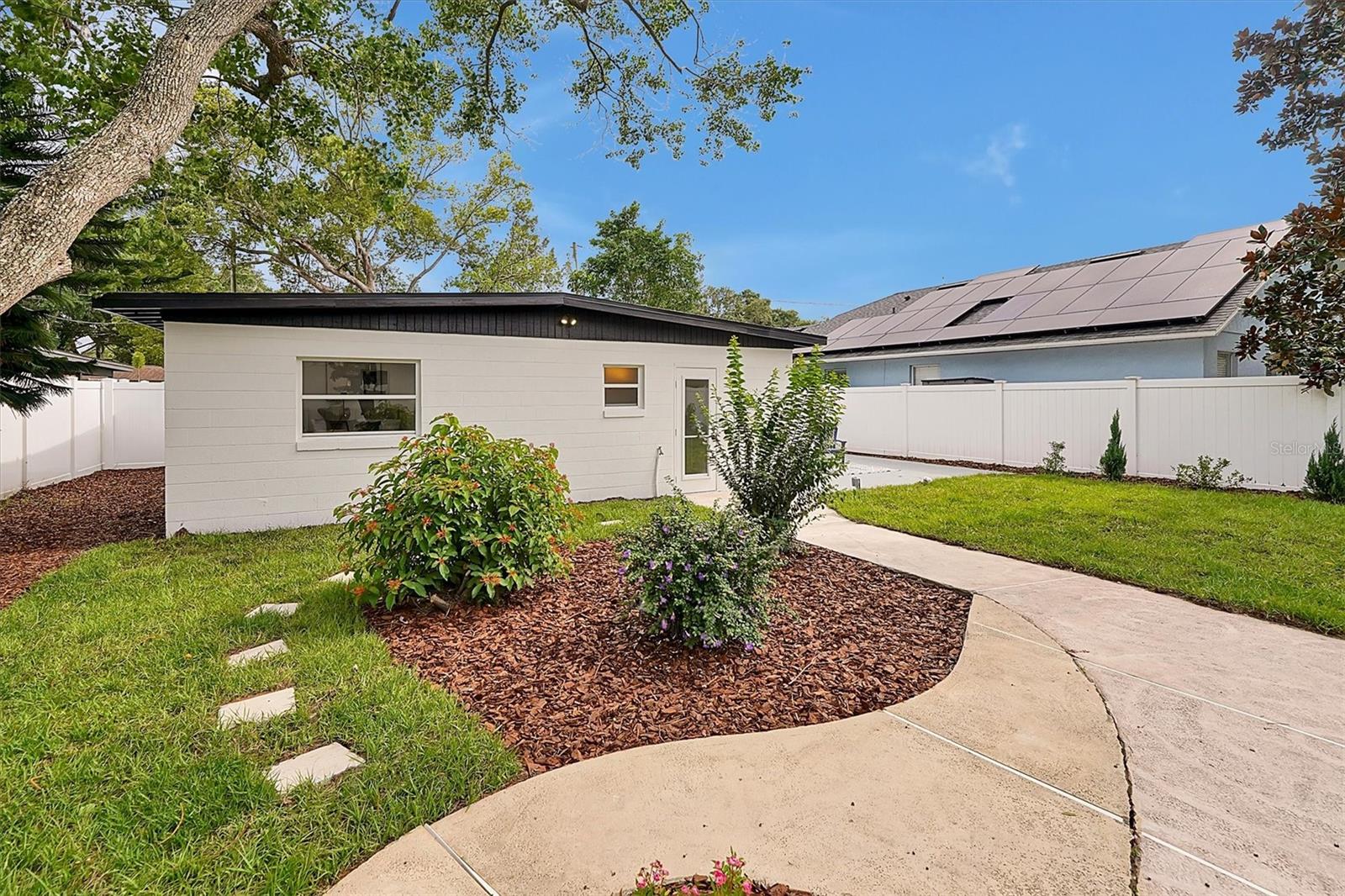 1711 WHITE AVE