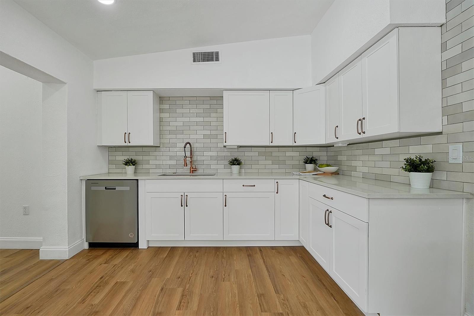 1711 WHITE AVE