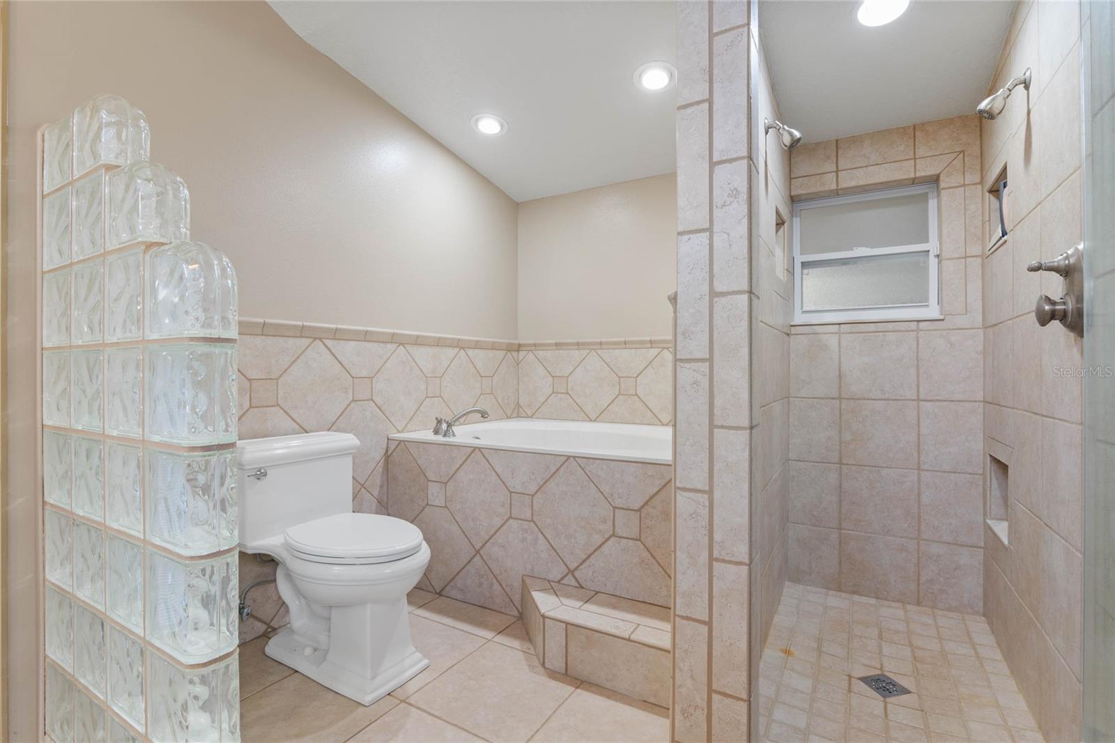 502 N NOEL CT