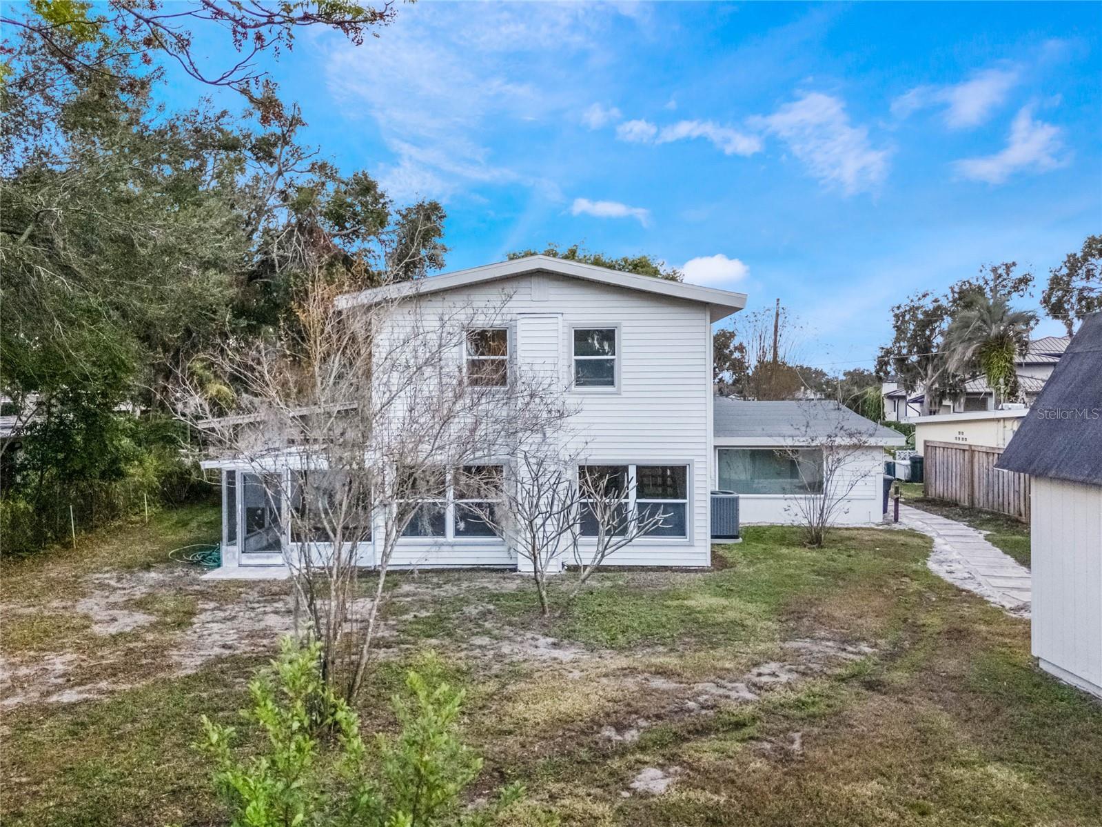 2207 HOMEWOOD DR