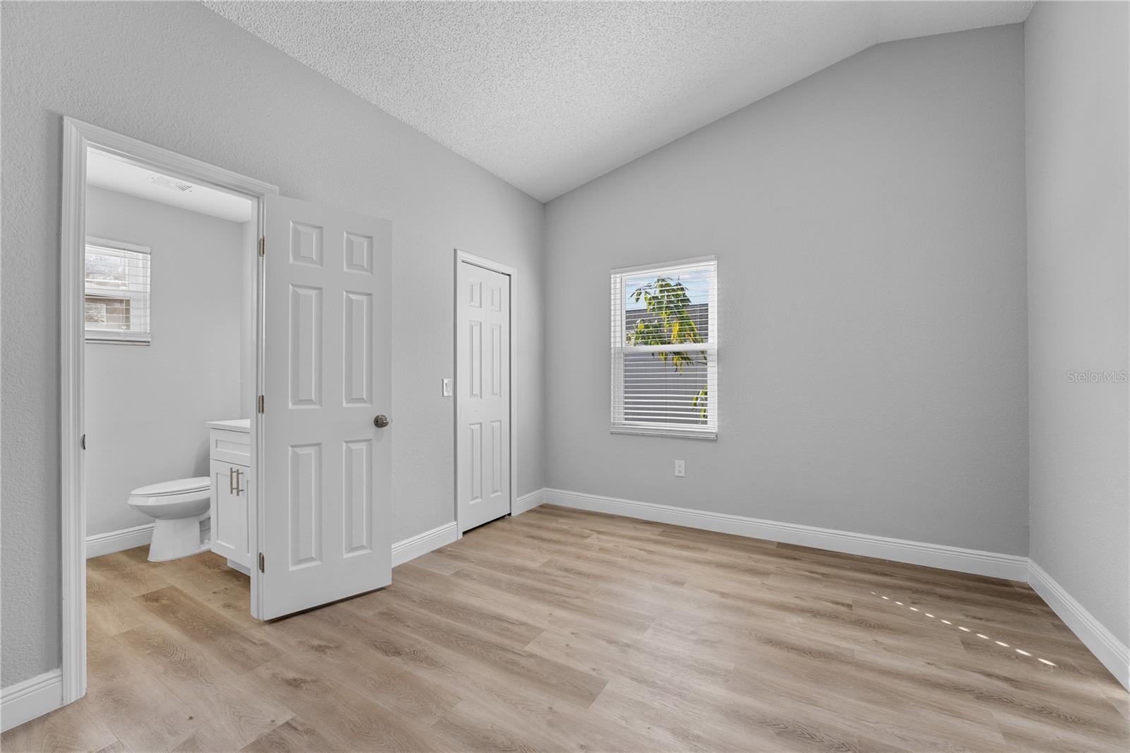 1058 FLORIDA HOLLY DR
