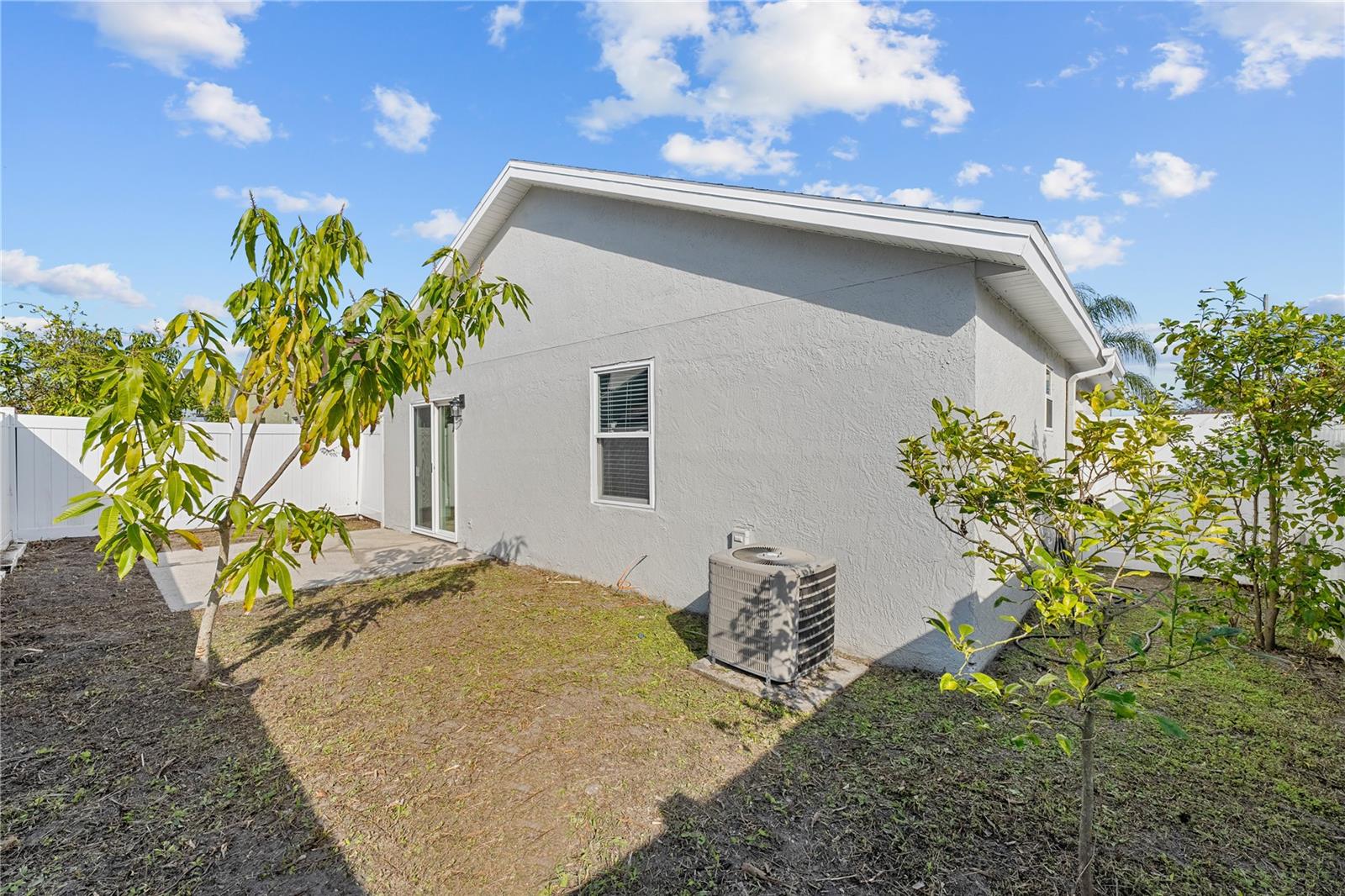 1058 FLORIDA HOLLY DR