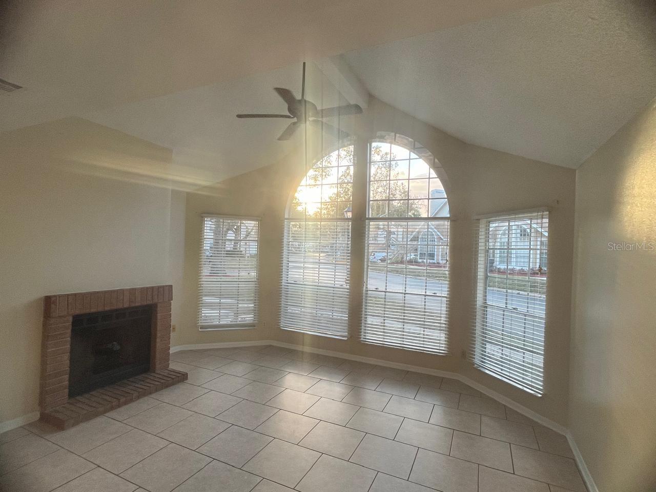 590 BLOOMINGTON CT #11