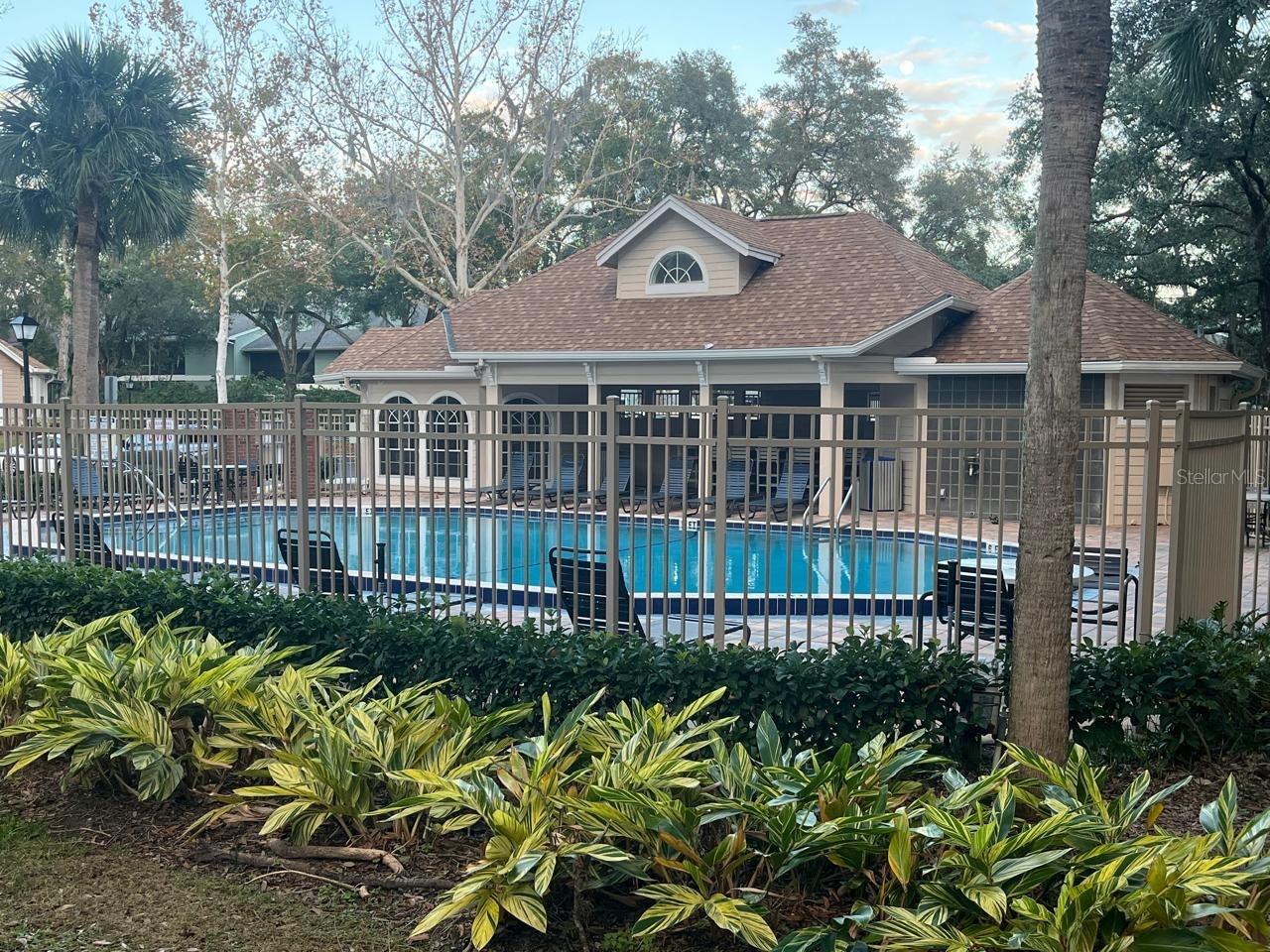 590 BLOOMINGTON CT #11