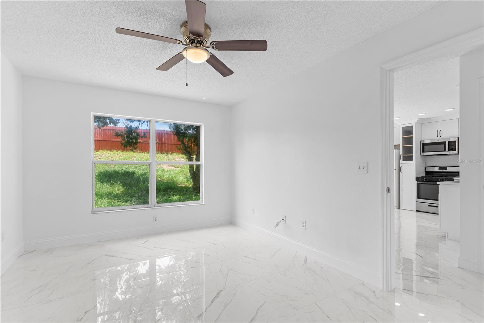 421 ROLLINS DR