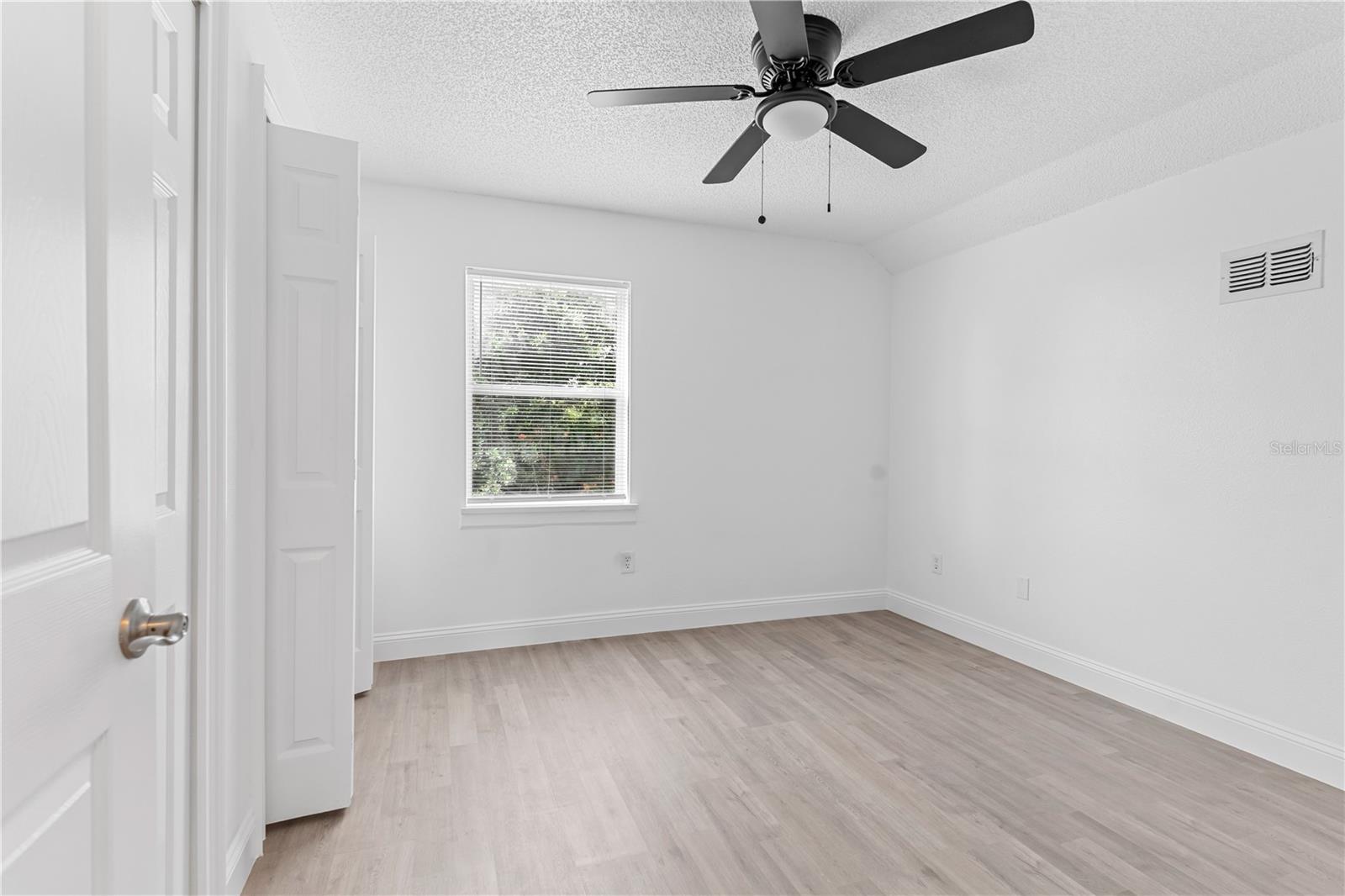 421 ROLLINS DR