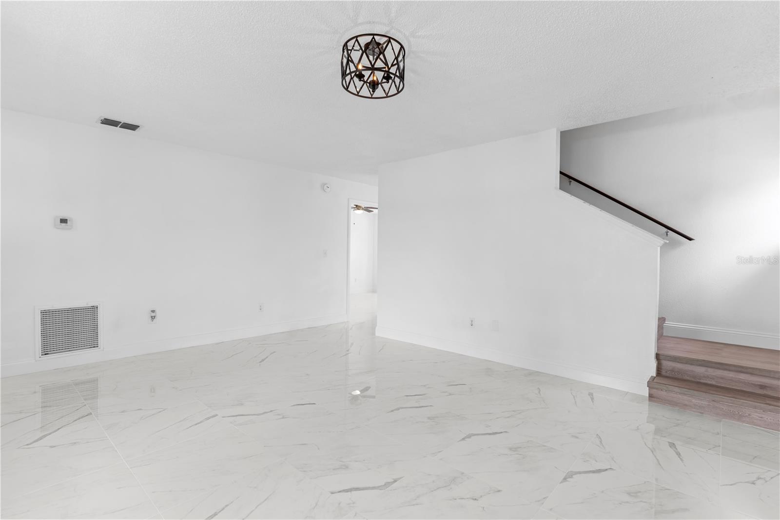 421 ROLLINS DR