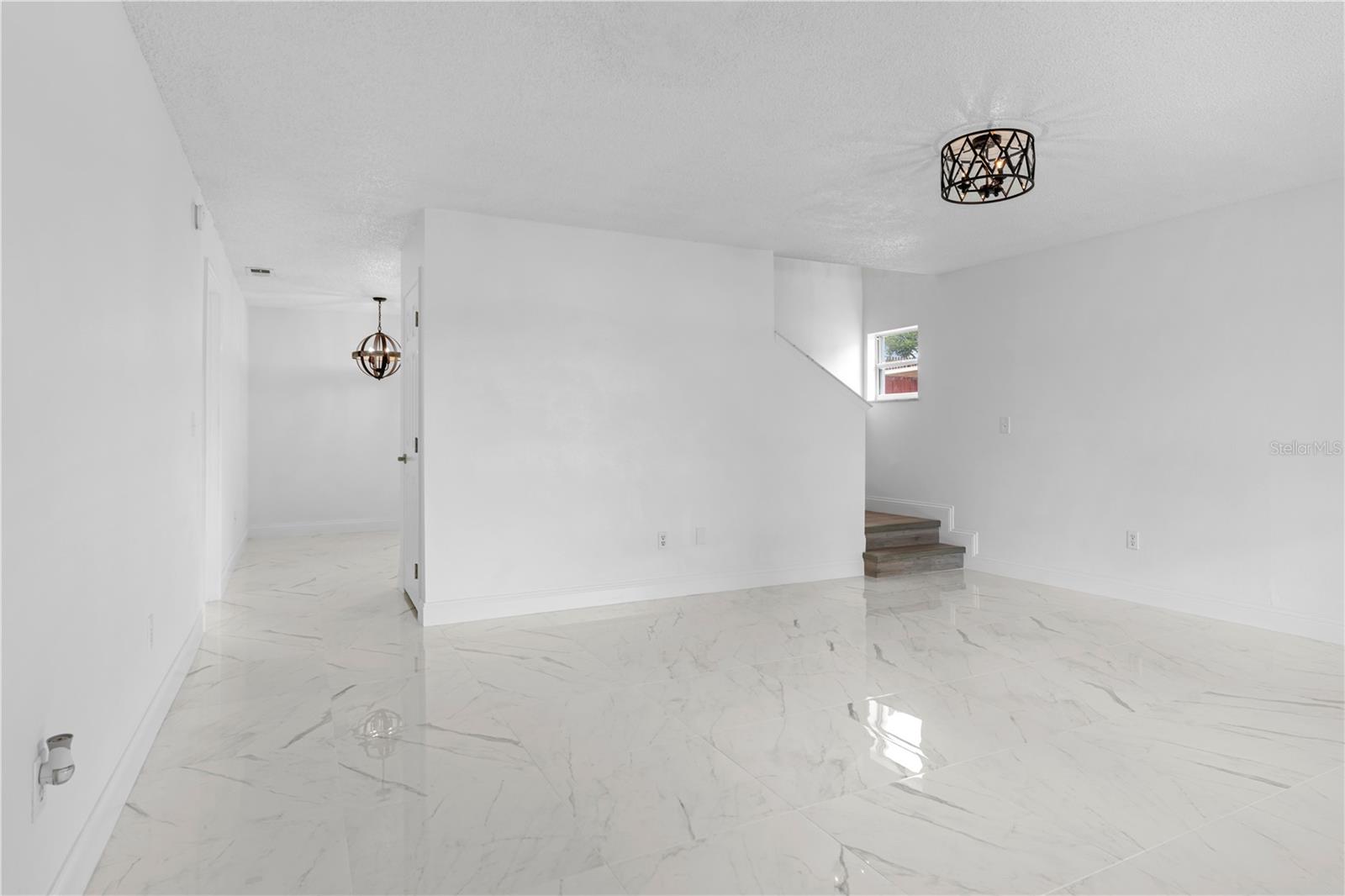 421 ROLLINS DR