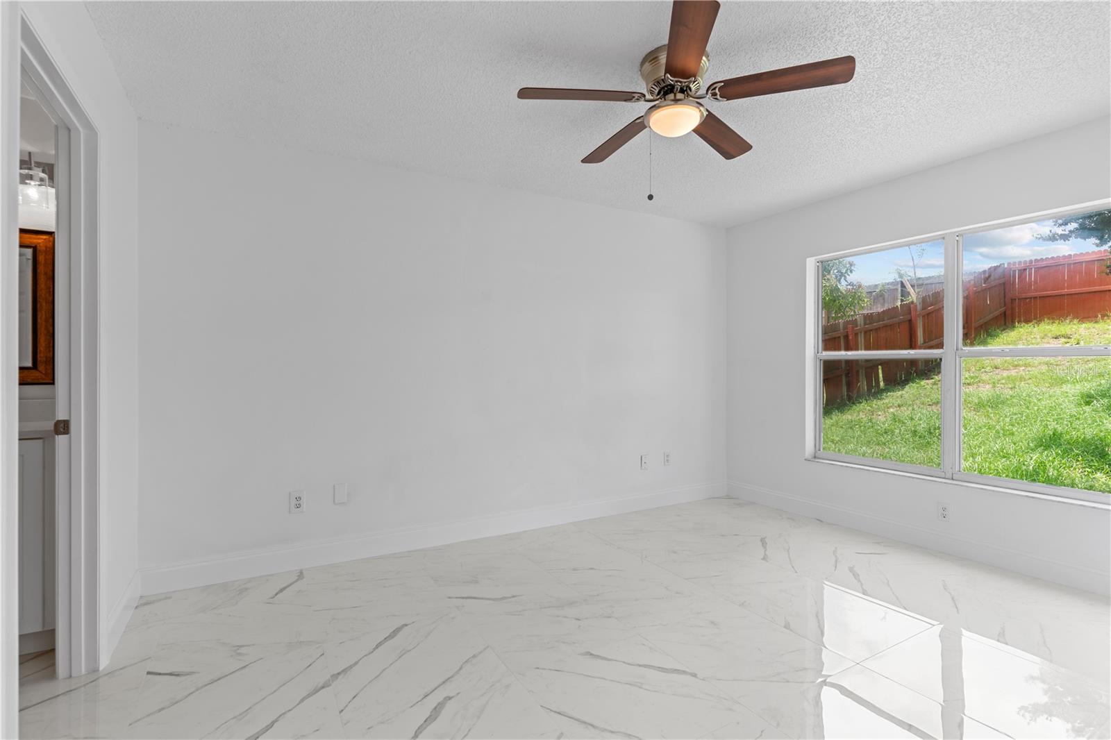 421 ROLLINS DR