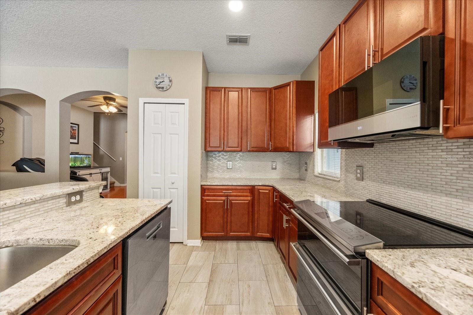 14927 TWINBERRY DR