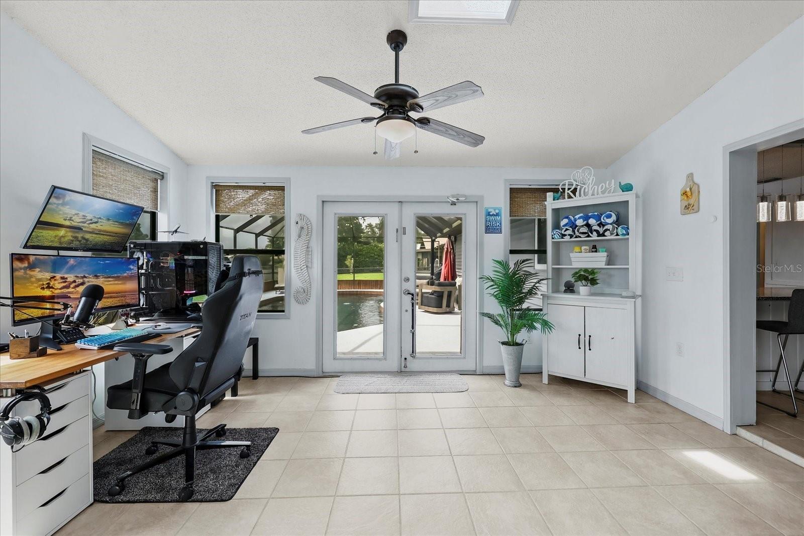 930 CHICKADEE DR