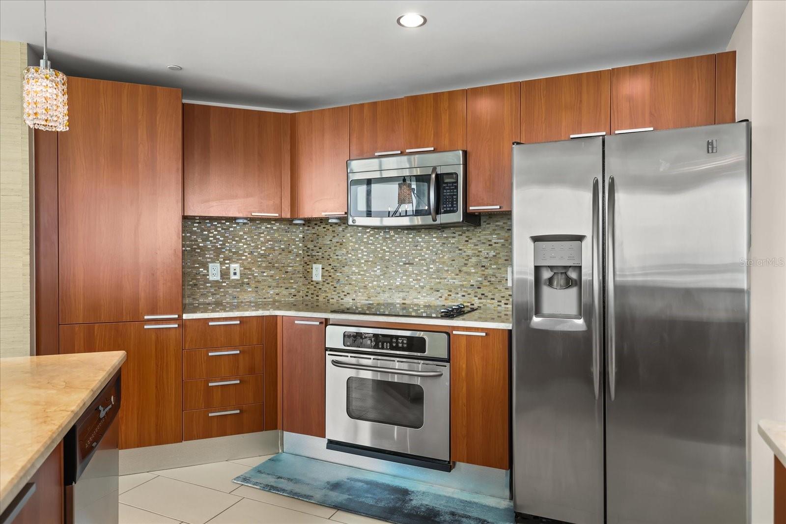 241 RIVERSIDE DR #902