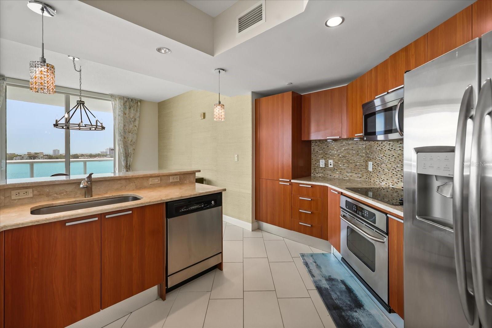 241 RIVERSIDE DR #902