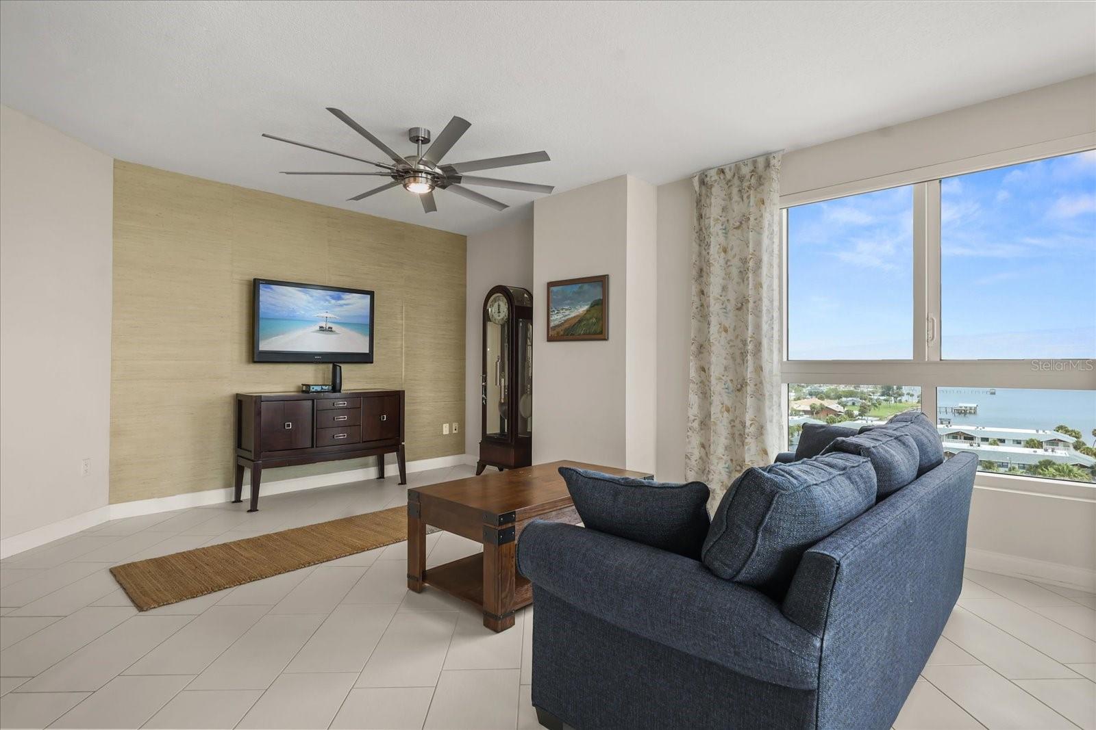 241 RIVERSIDE DR #902