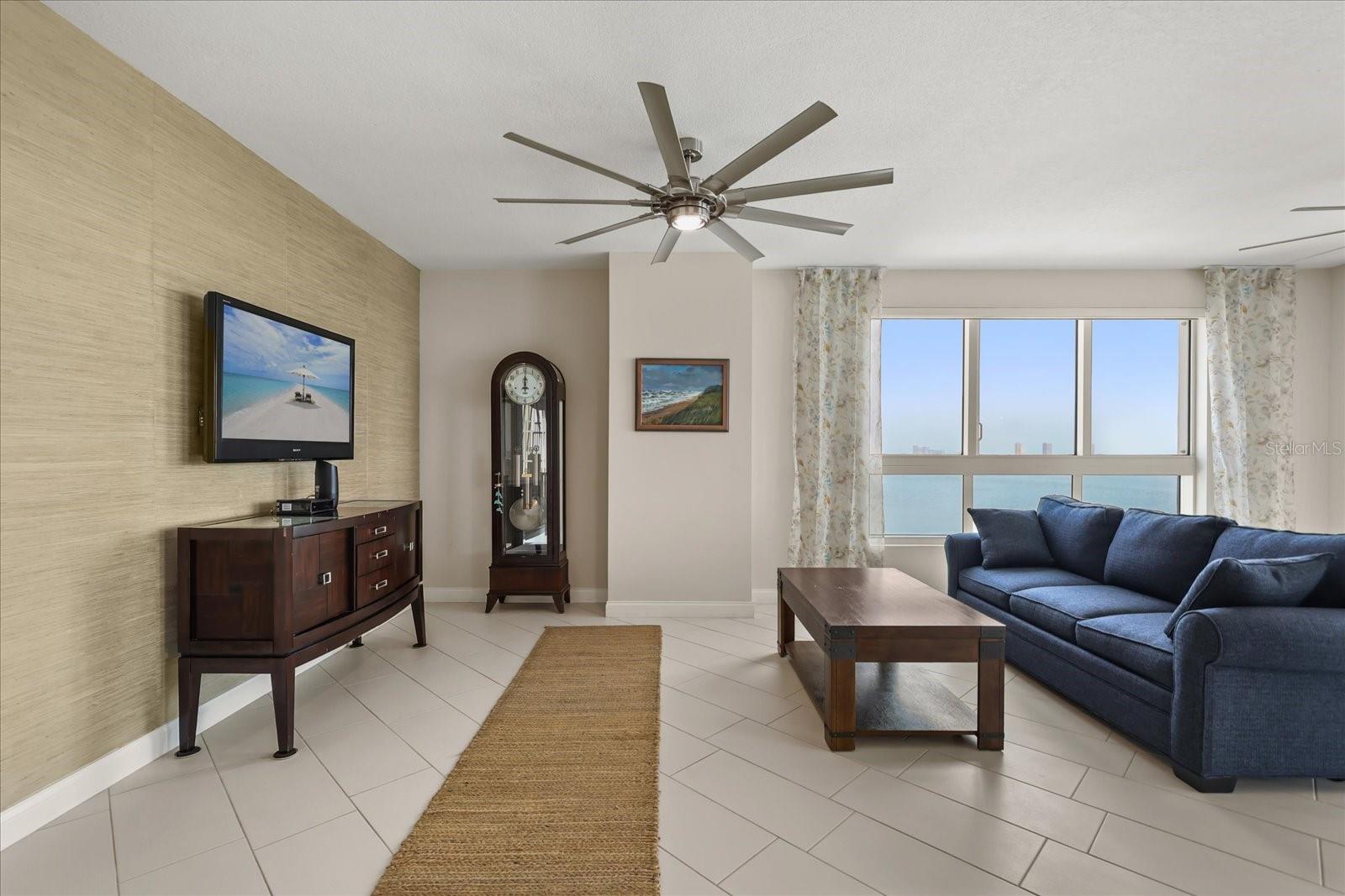 241 RIVERSIDE DR #902