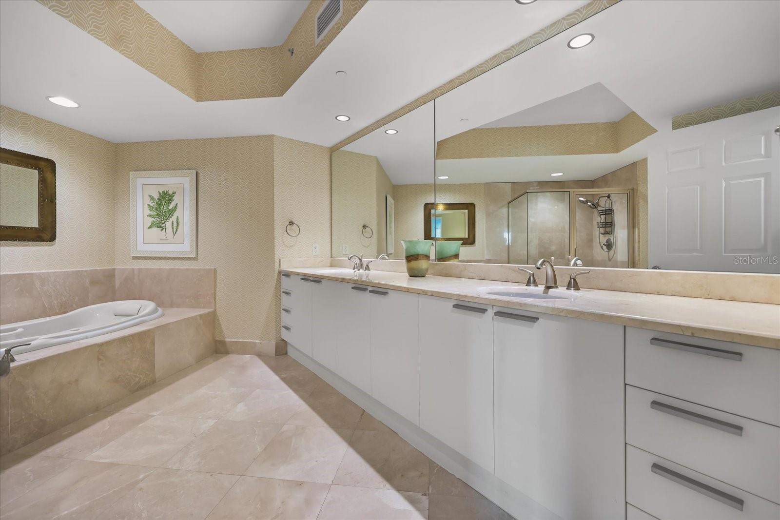 241 RIVERSIDE DR #902