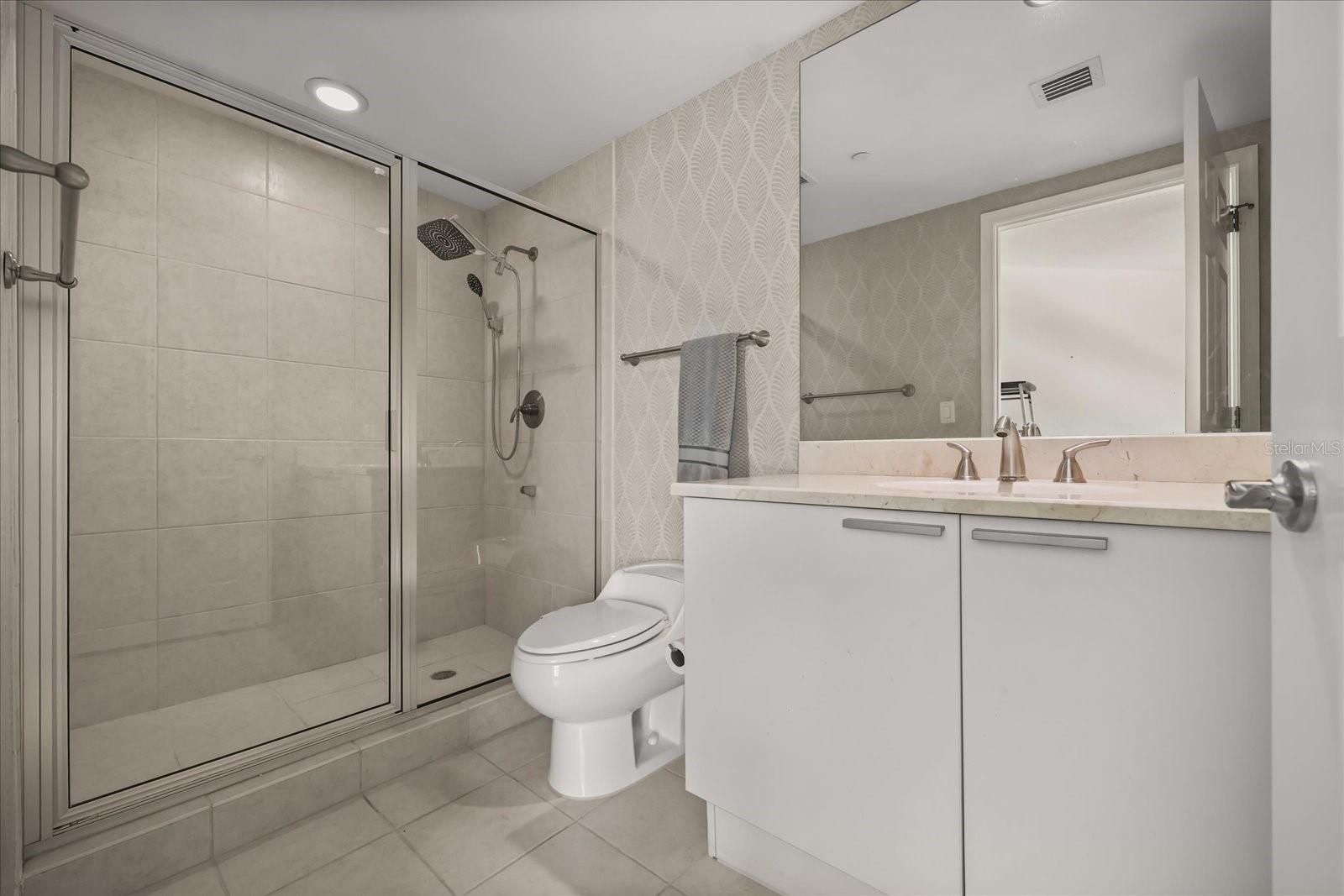 241 RIVERSIDE DR #902