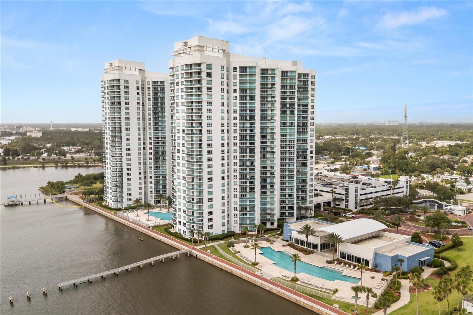 241 RIVERSIDE DR #902