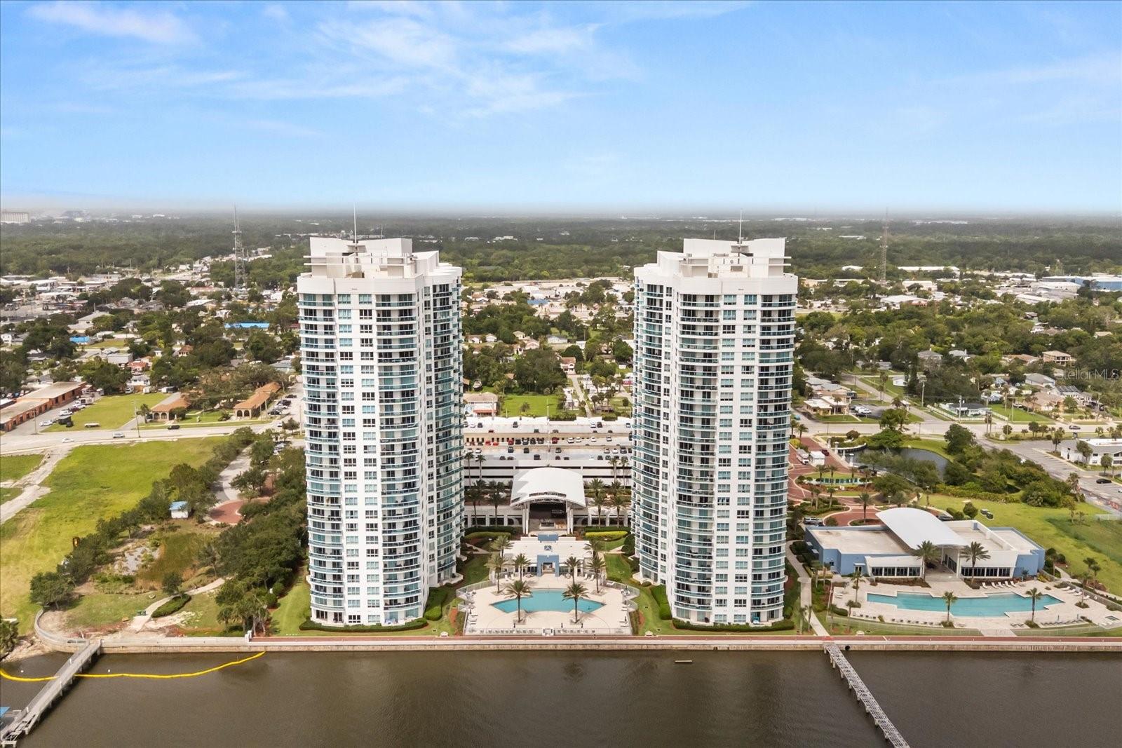 241 RIVERSIDE DR #902