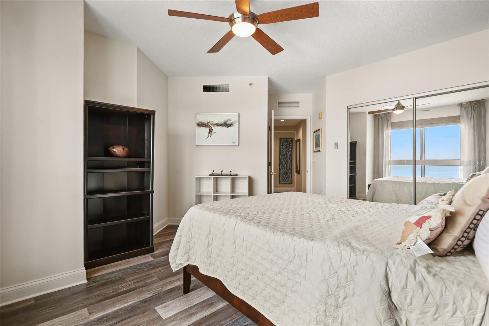 241 RIVERSIDE DR #902