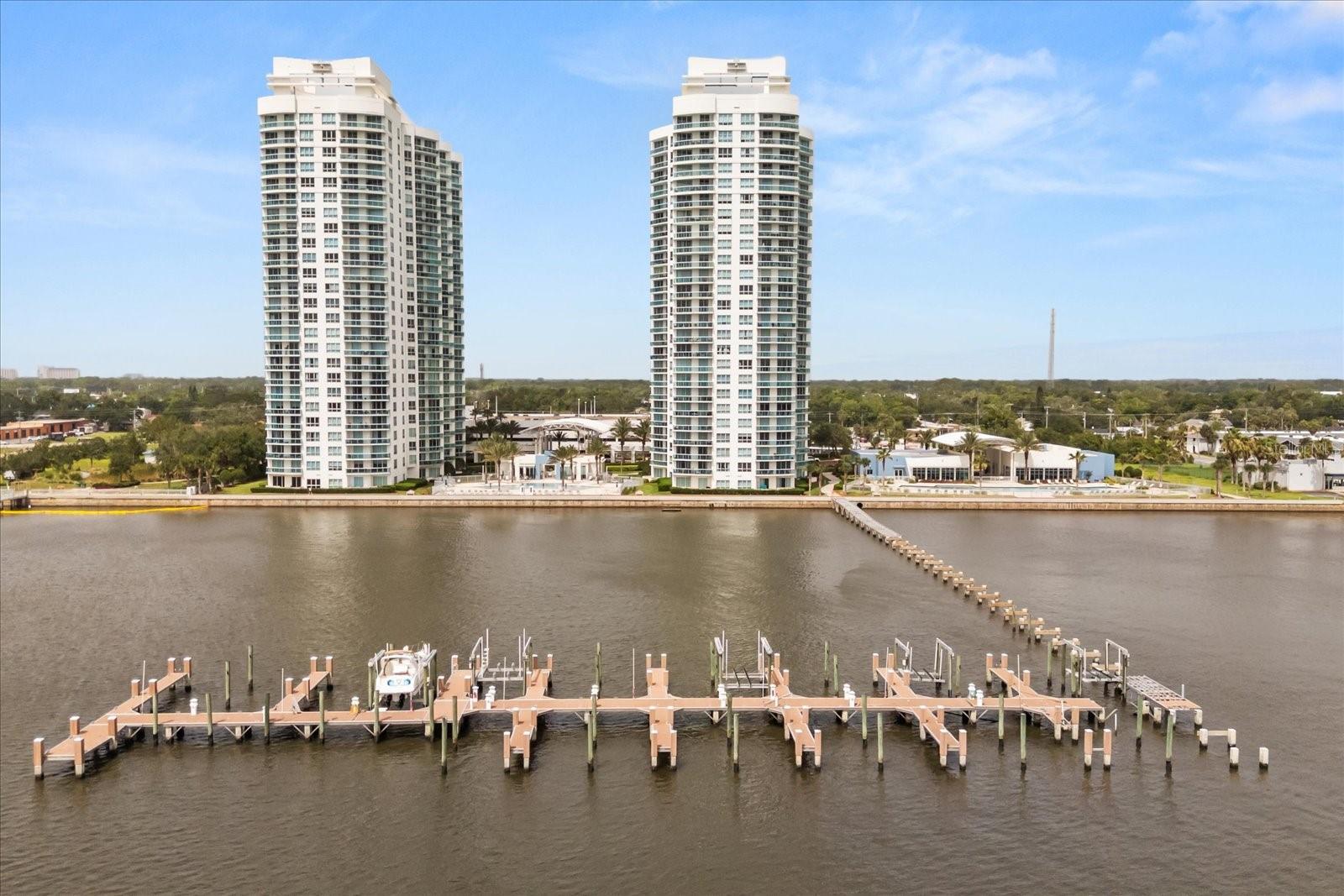 241 RIVERSIDE DR #902