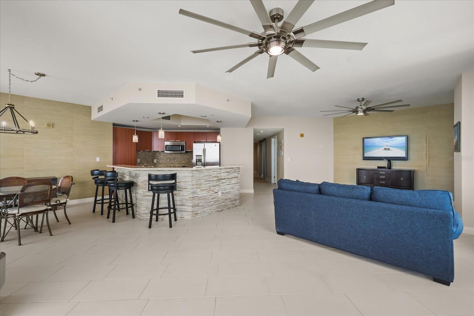 241 RIVERSIDE DR #902