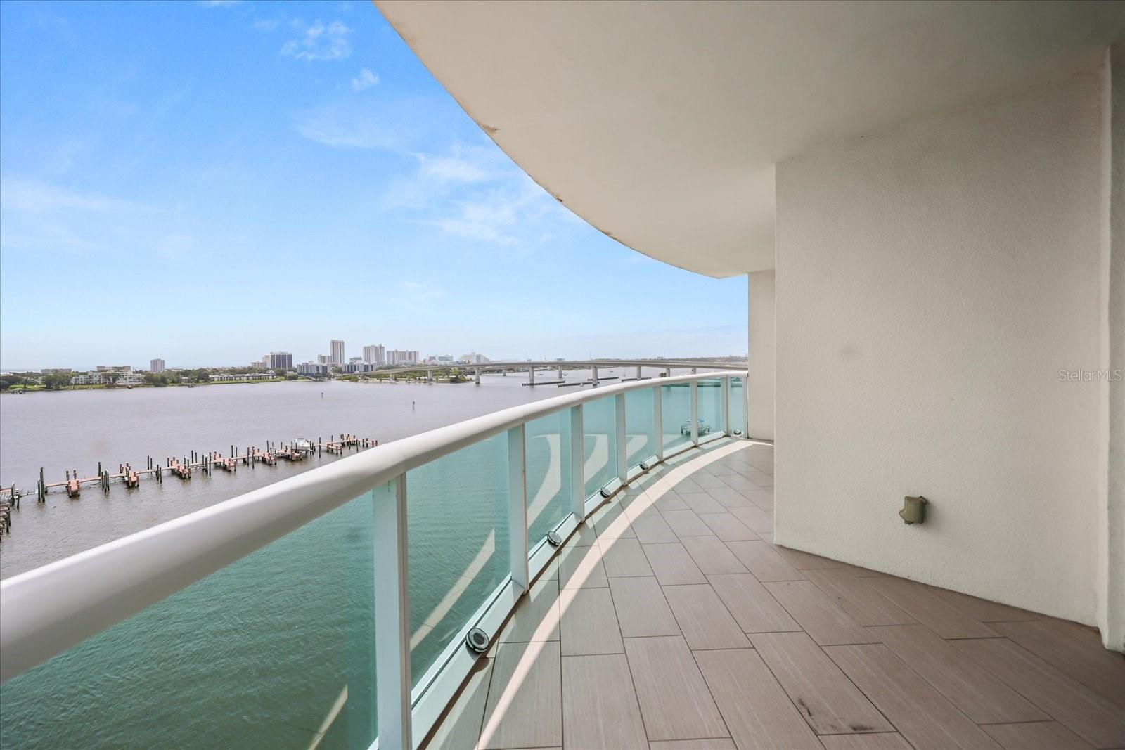 241 RIVERSIDE DR #902