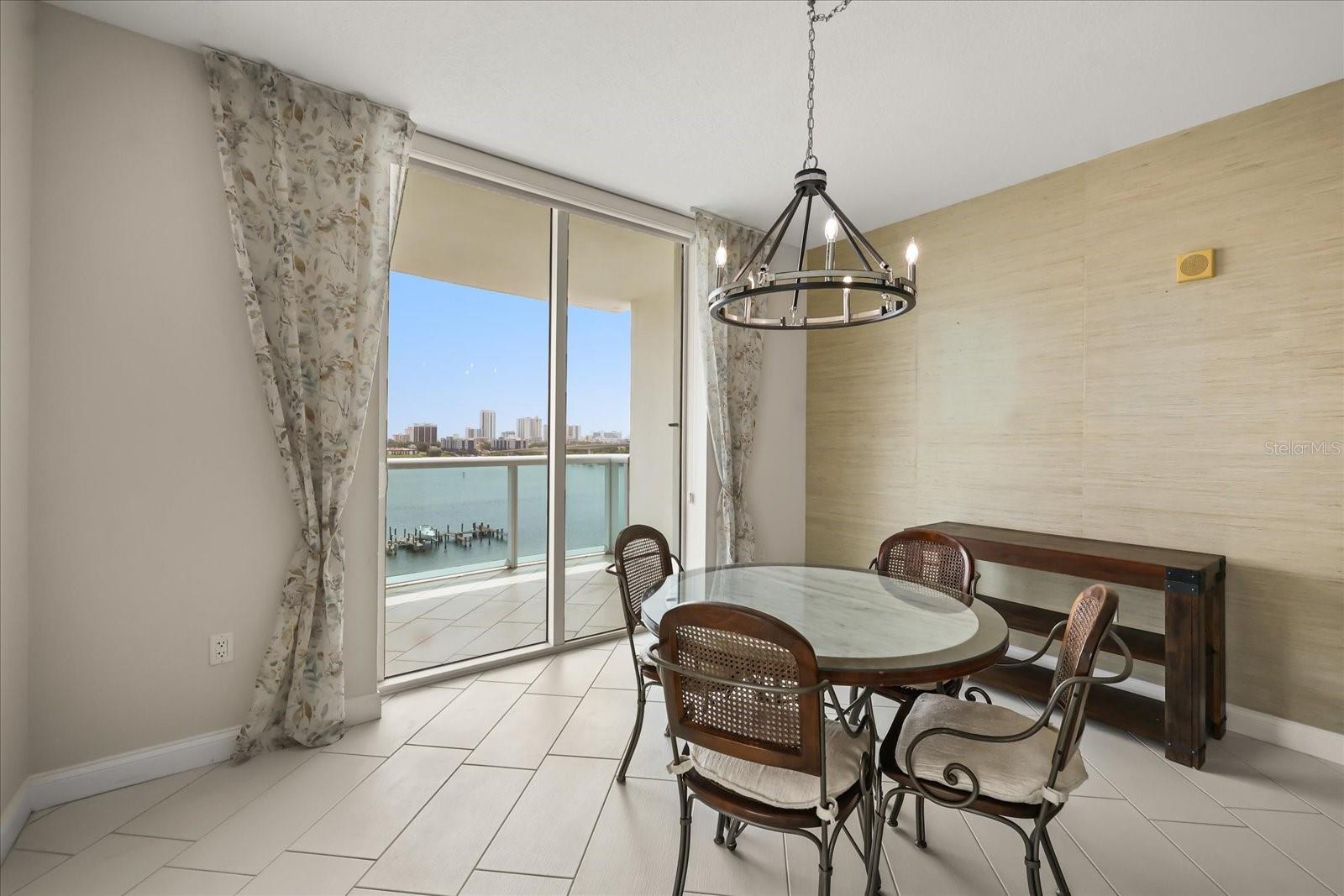 241 RIVERSIDE DR #902