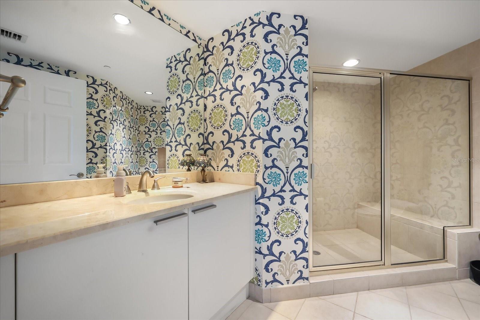 241 RIVERSIDE DR #902